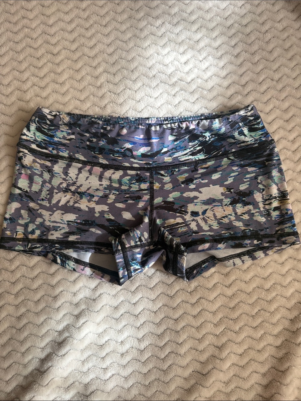 Fleo Women's Abstract Print Bike Shorts - Gray, Blue, Mint